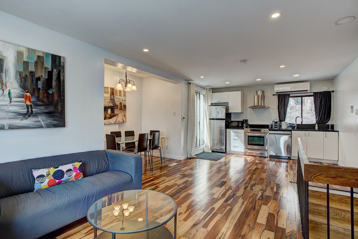 Stunning 2 floor Villa+Parking | Downtown Montreal