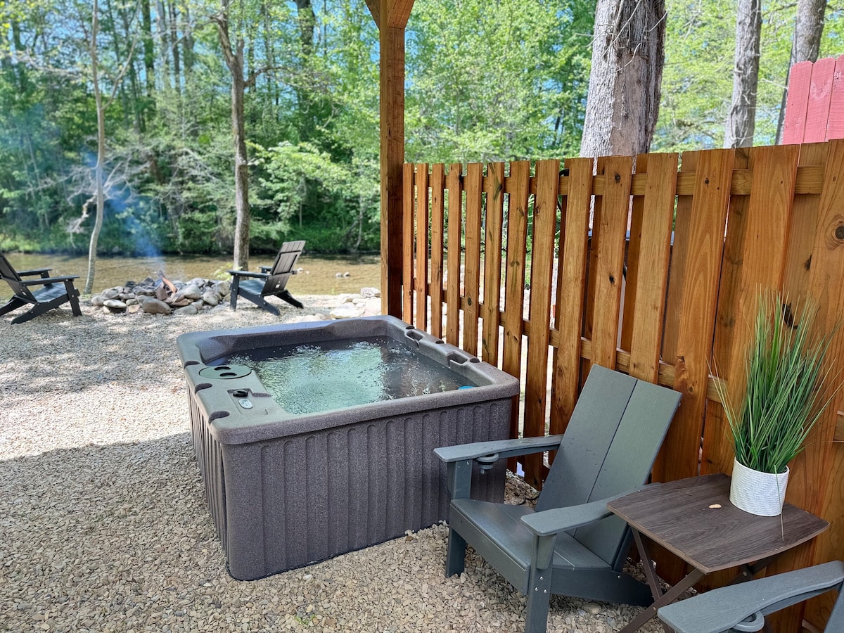 #2 Tiny Home On The River With a Hot Tub