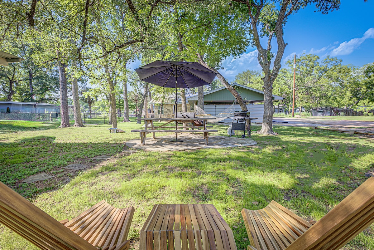 Kingsland Duo – 2 Cottages in One with Lakeview!