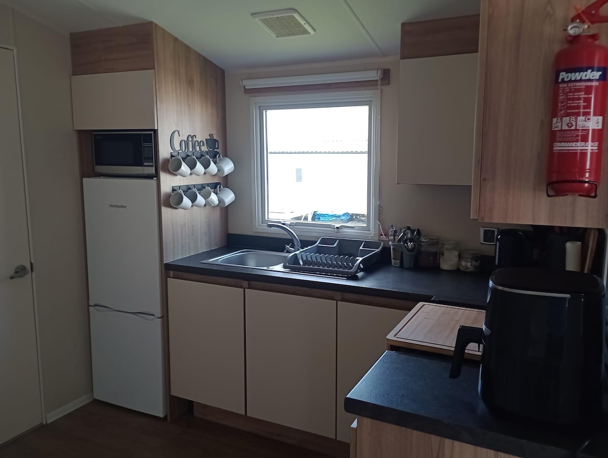 Caravan sleeps 10 with decking ref 71023G