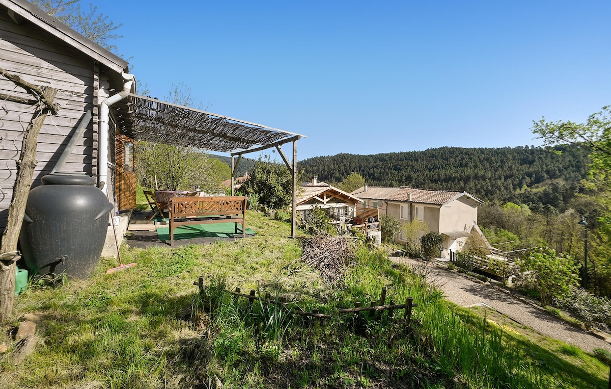 Lovely home in La Vernarède with kitchenette