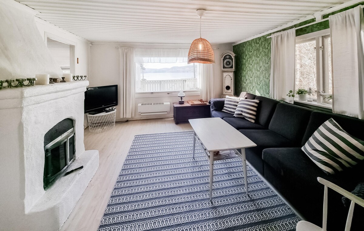 Lovely home in Alingsås with lake view