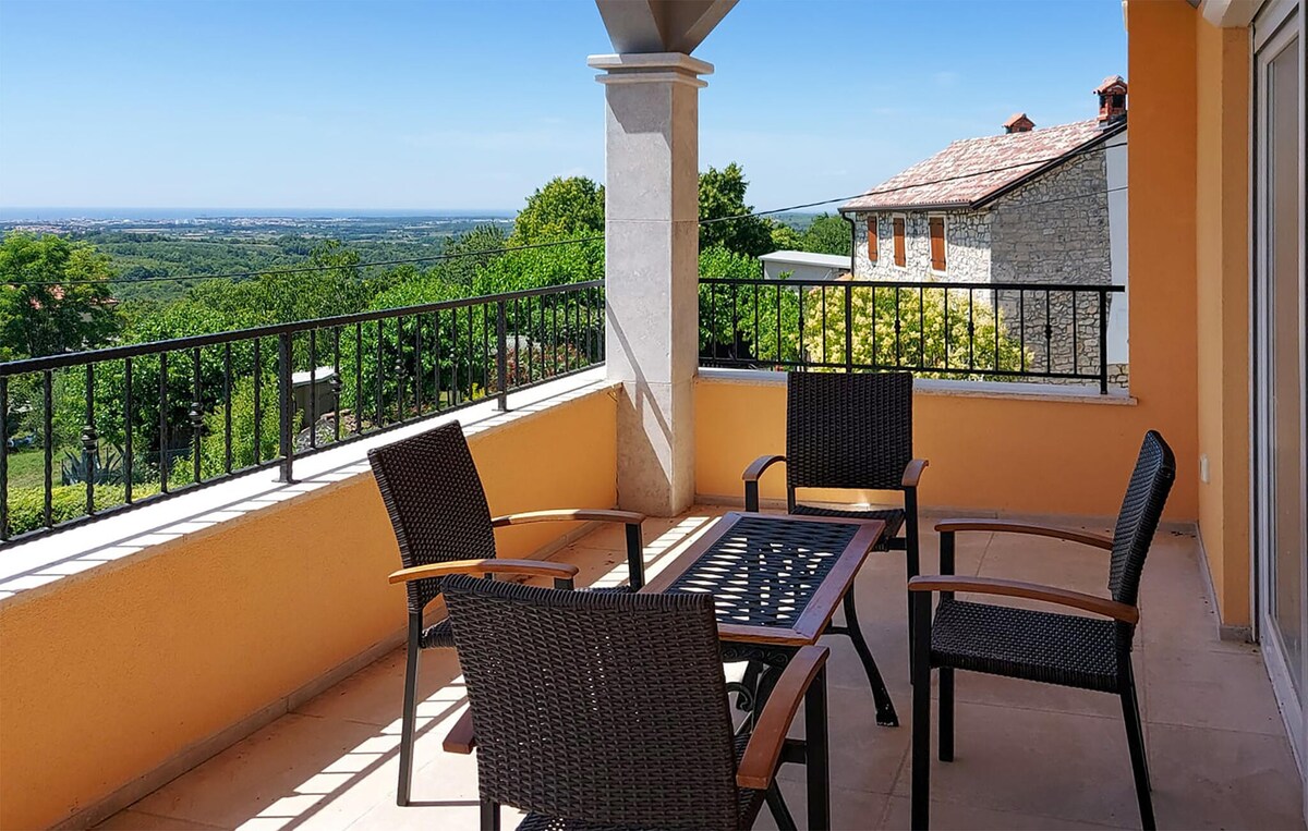 Pet friendly apartment in Umag with WiFi