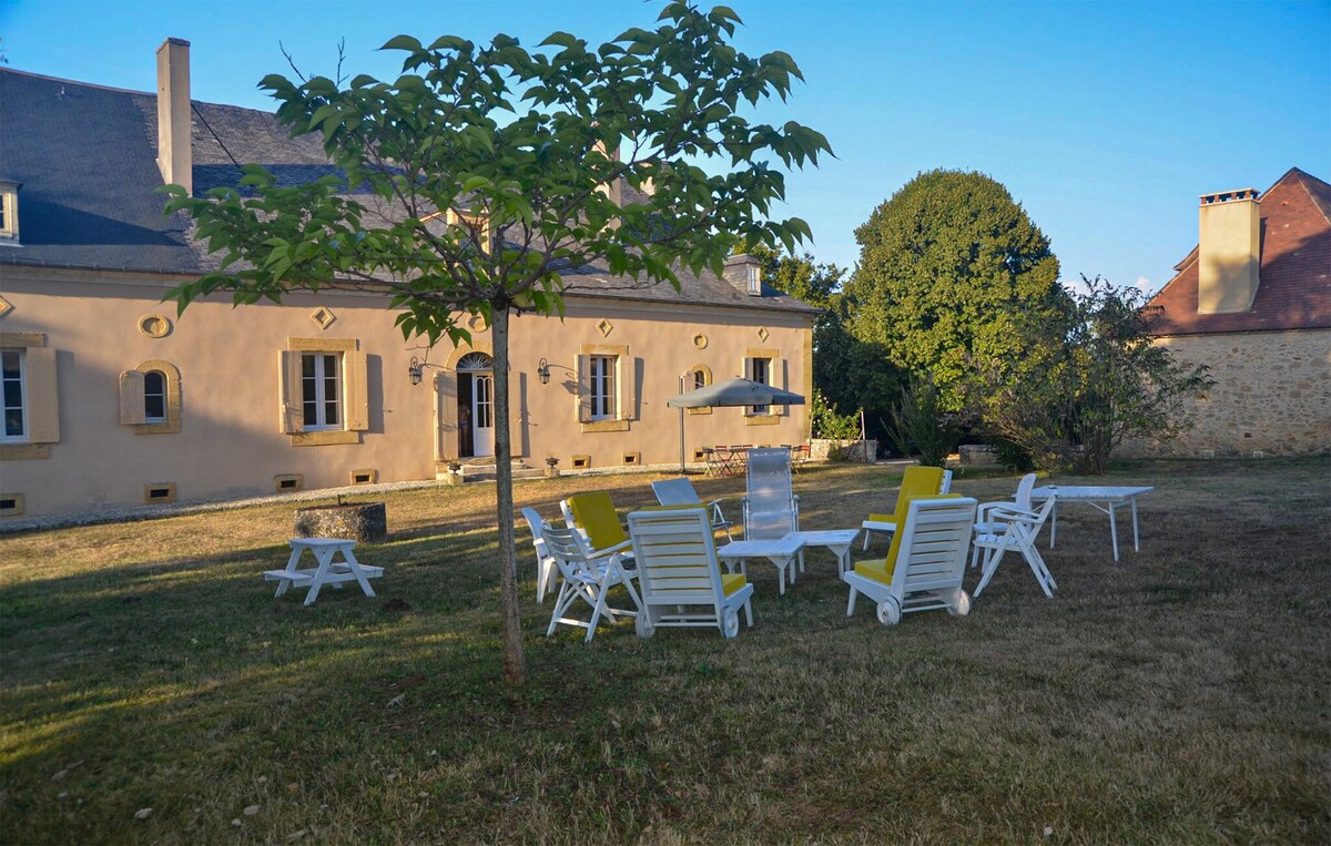 Amazing home in Saint-Agne with WiFi