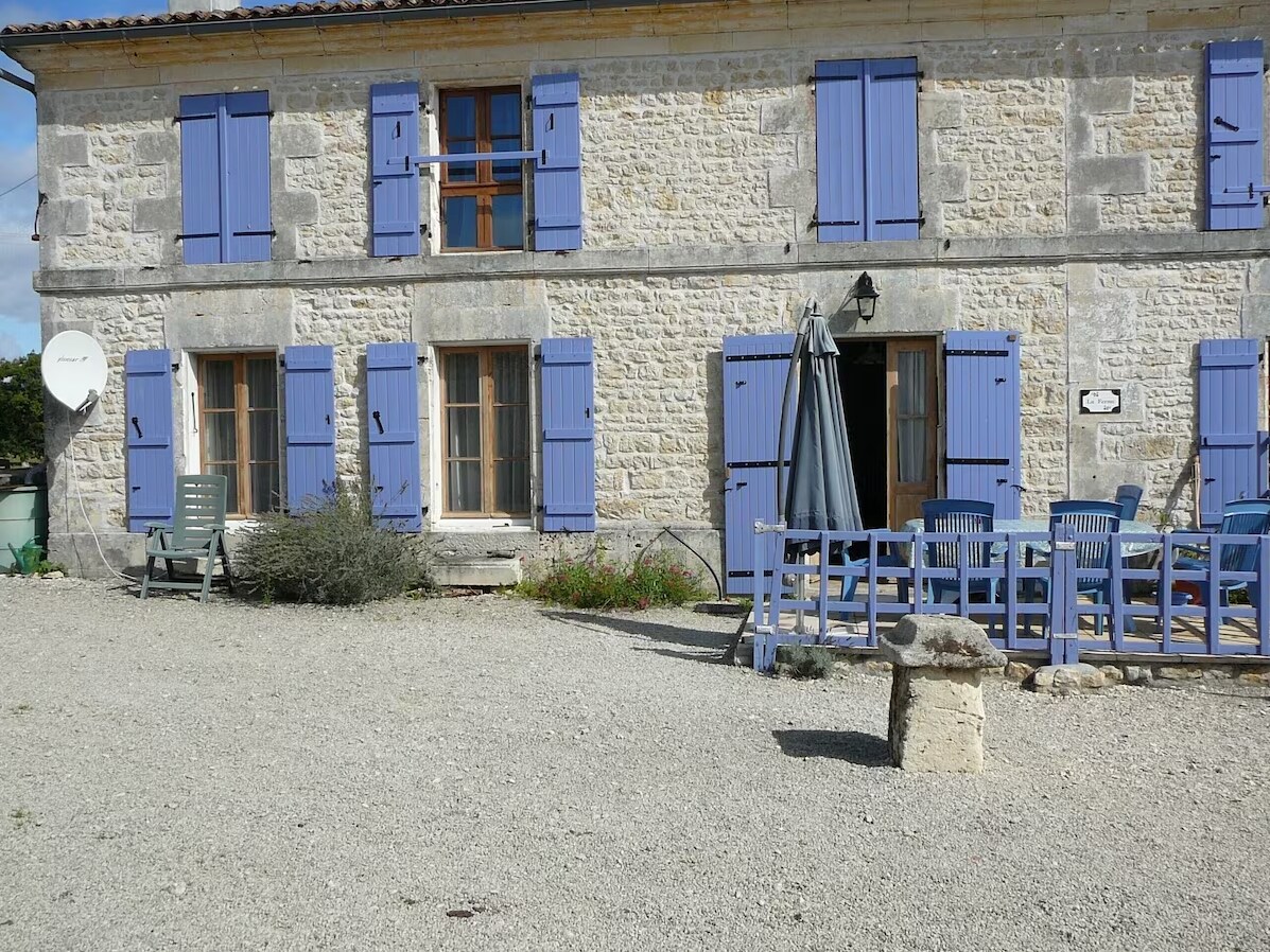 La Ferme - Converted Cowbarn within Charantaise Farmhouse