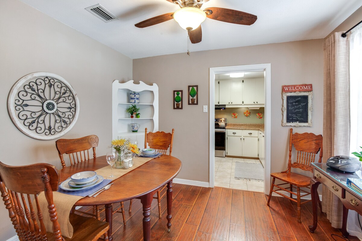 Downtown Mount Dora Cottage: Walk to Everything!