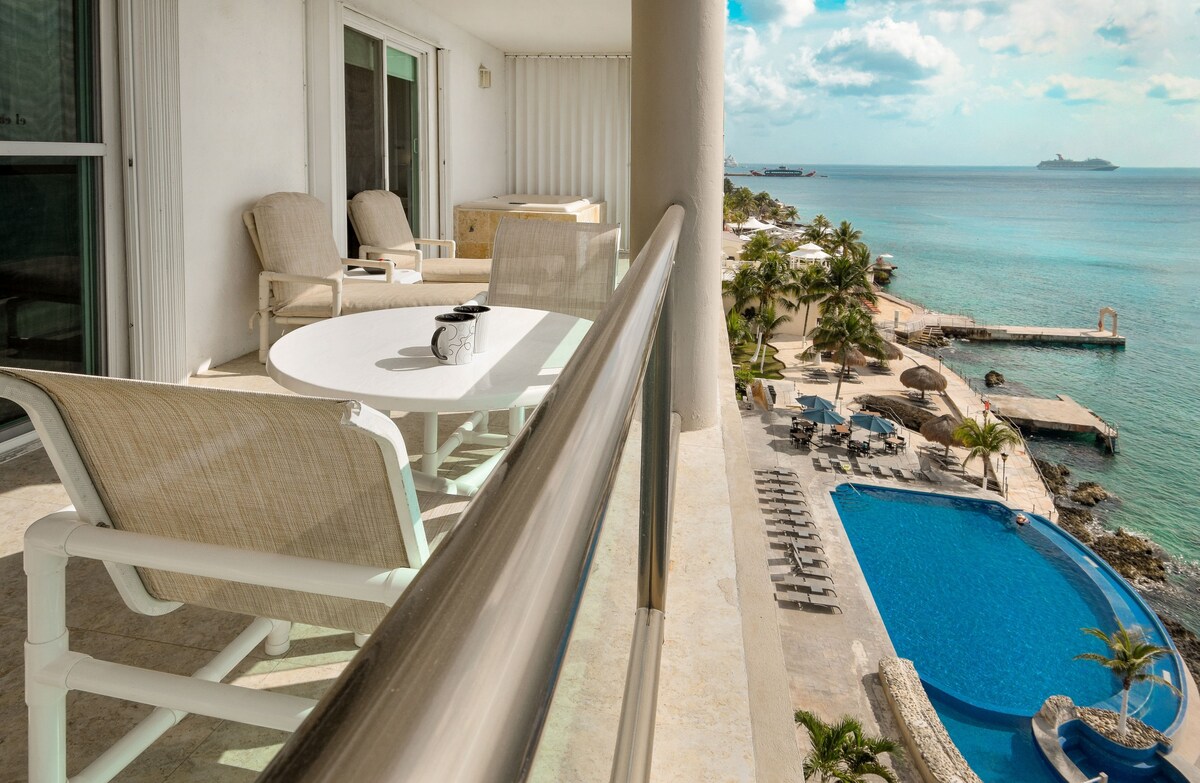 Chic Ocean View Condo w/ Private Terrace & Jacuzzi