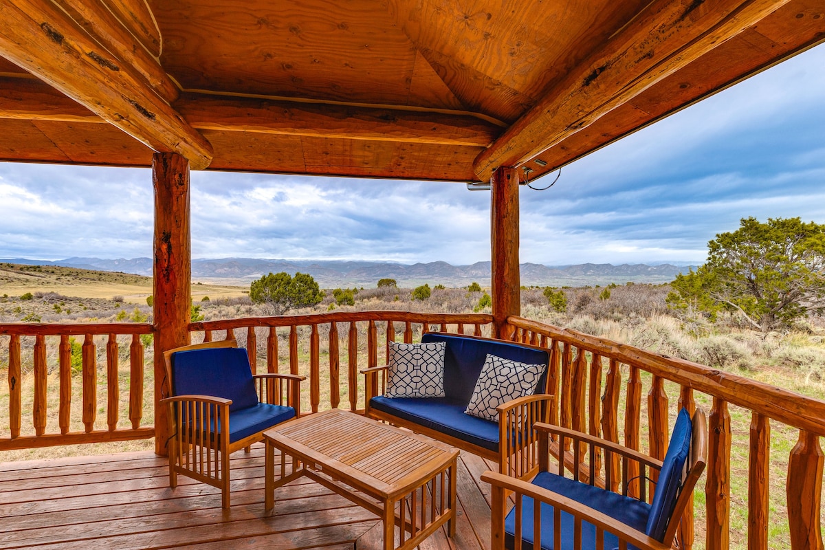 Spacious Rifle Cabin w/ Deck + Mountain Views!