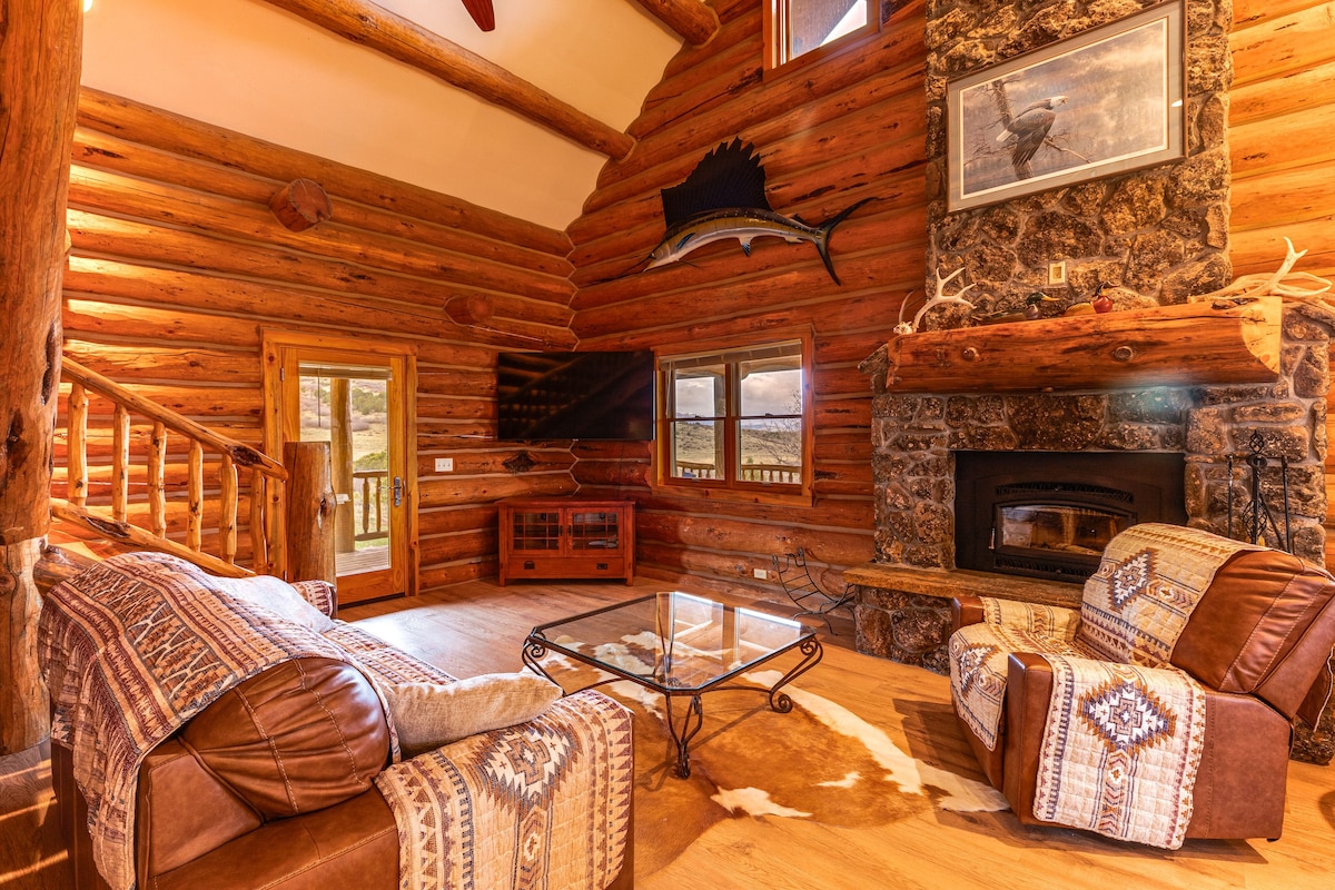 Spacious Rifle Cabin w/ Deck + Mountain Views!