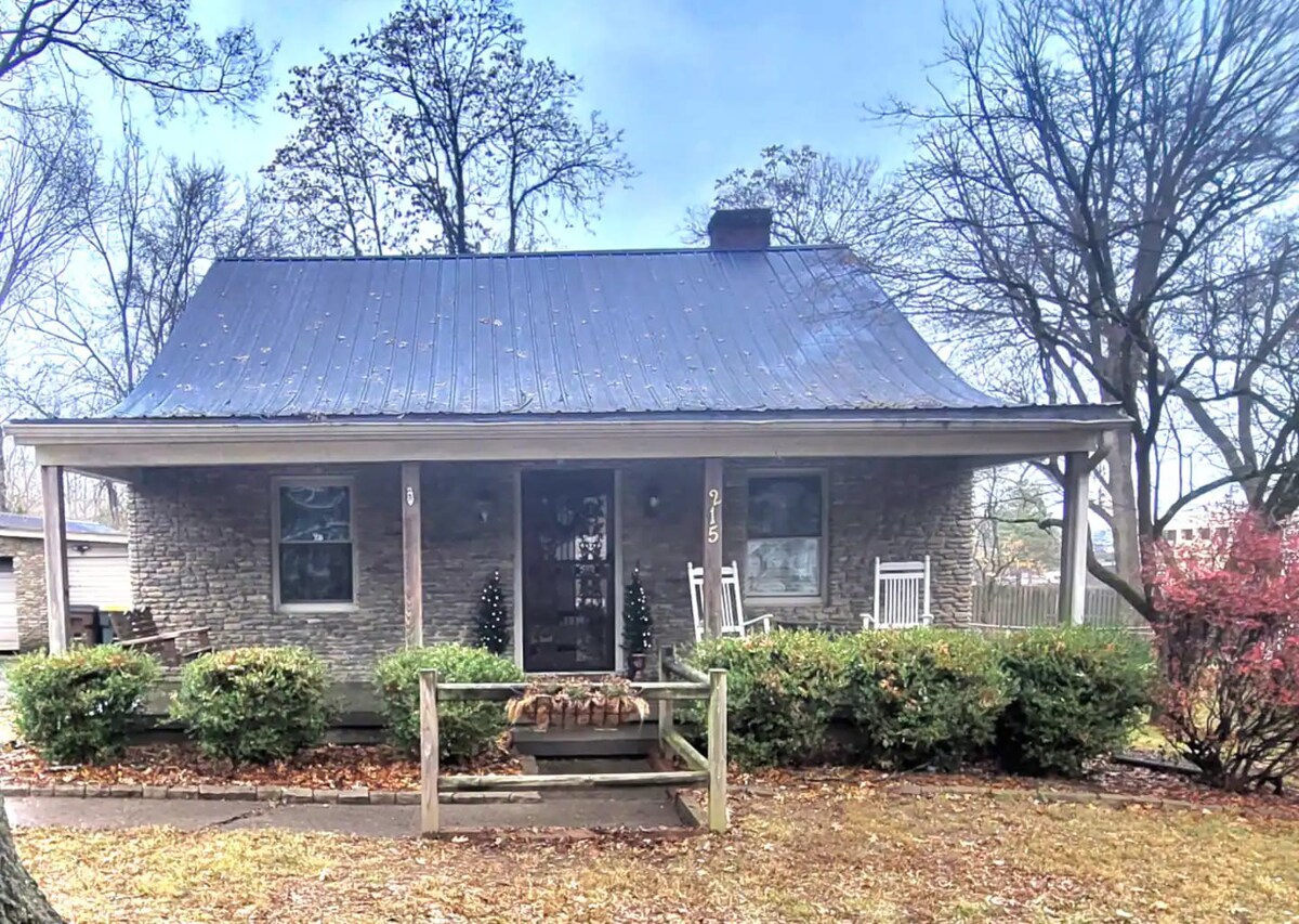 Cozy Cottage in Louisville