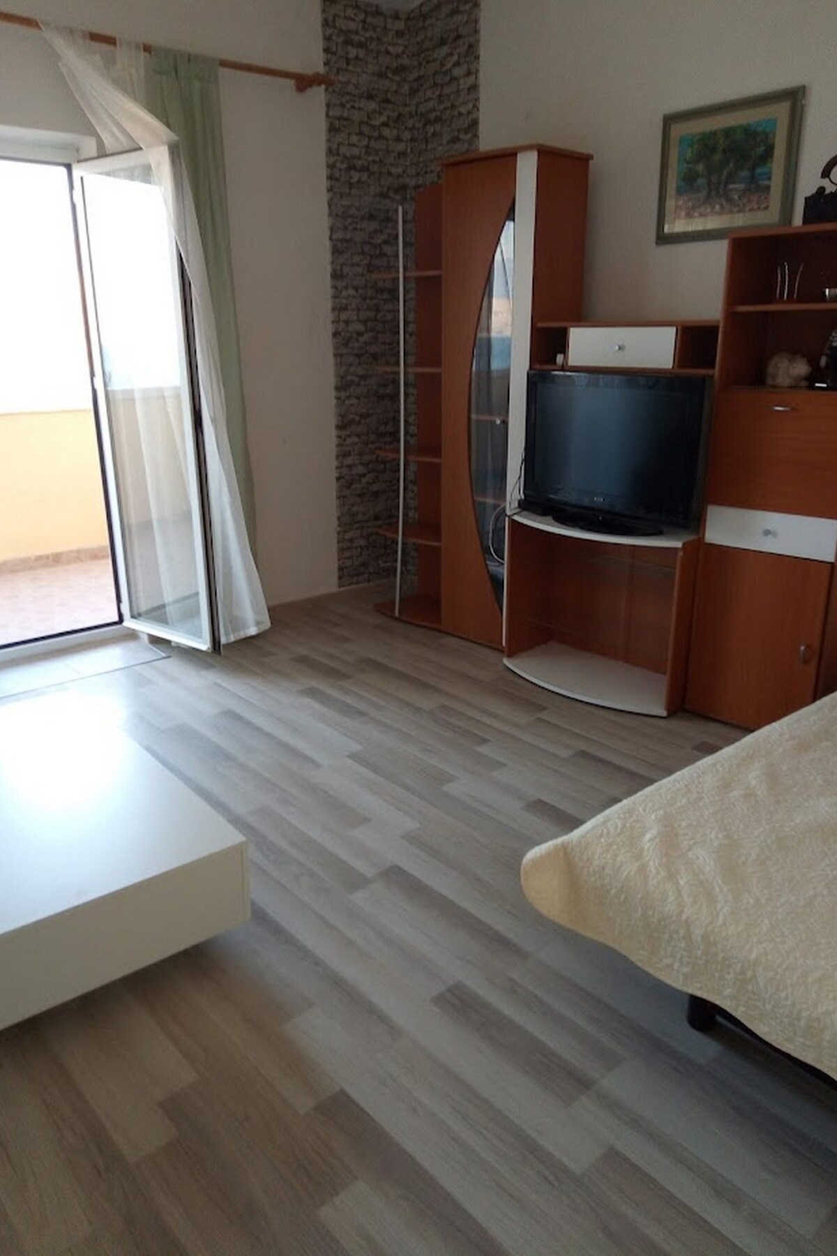 A-20577-b One bedroom apartment with balcony and