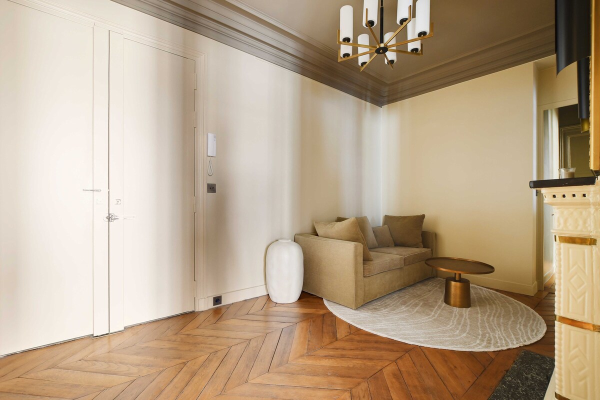 Modern elegance with 2 lounges - Arc de Triomphe