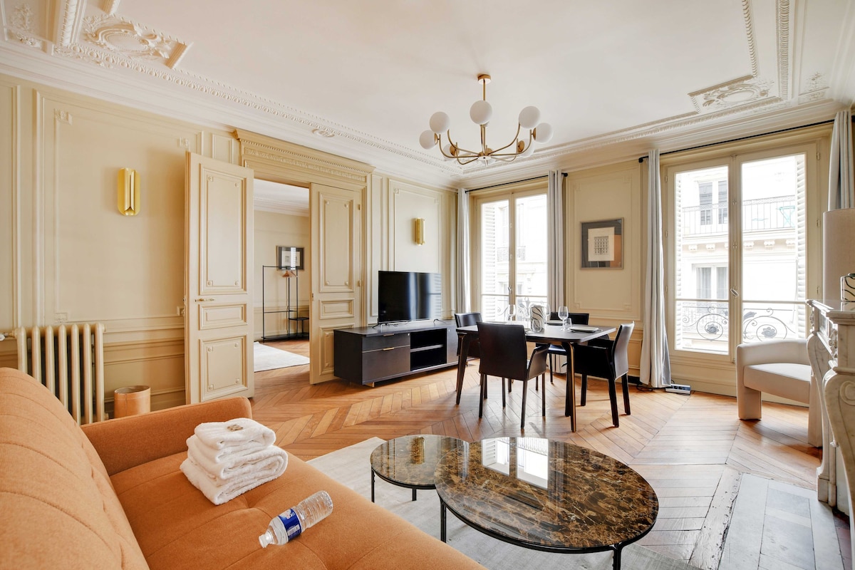 Modern elegance with 2 lounges - Arc de Triomphe