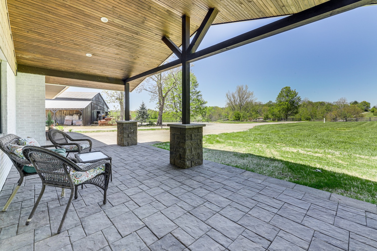 Dry Ridge Farmhouse w/ Hot Tub + Game Room!