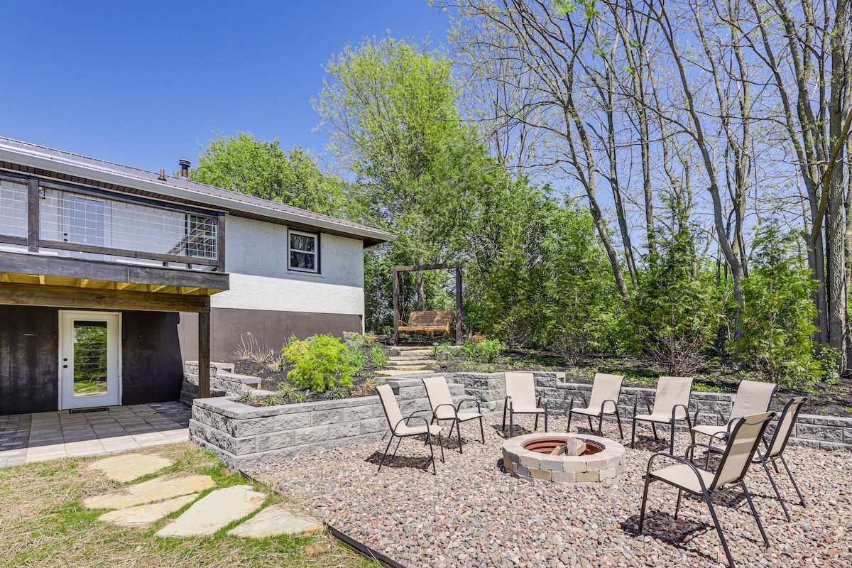 Dry Ridge Farmhouse w/ Hot Tub + Game Room!