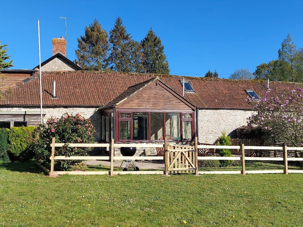 NEW Cider Barn 3 bedroom cottage, pool, games room