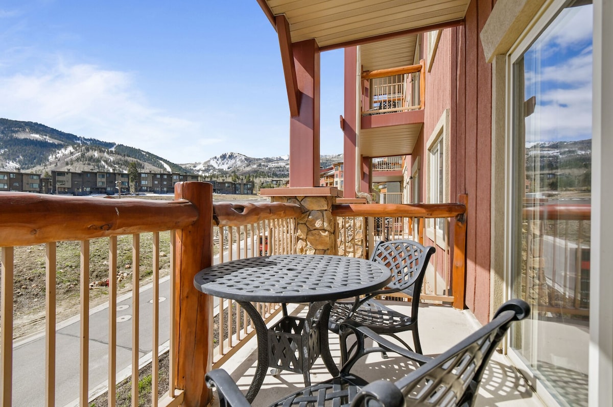 Westgate 2BR, private balcony, resort amenities