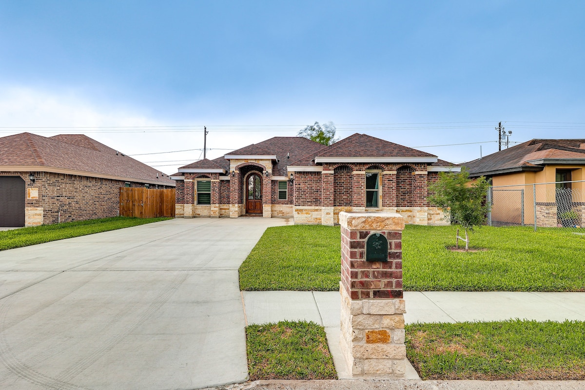 Weslaco Home w/ Fenced Yard: 2 Mi to Downtown