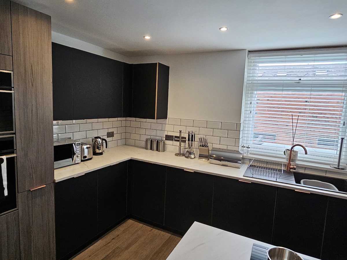 3 Bed Apartment 10 mins from central Liverpool