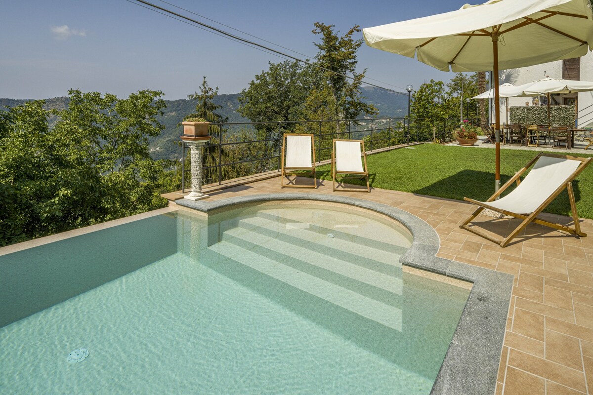 Rustic Villa Casa Aurora with pool in Genova