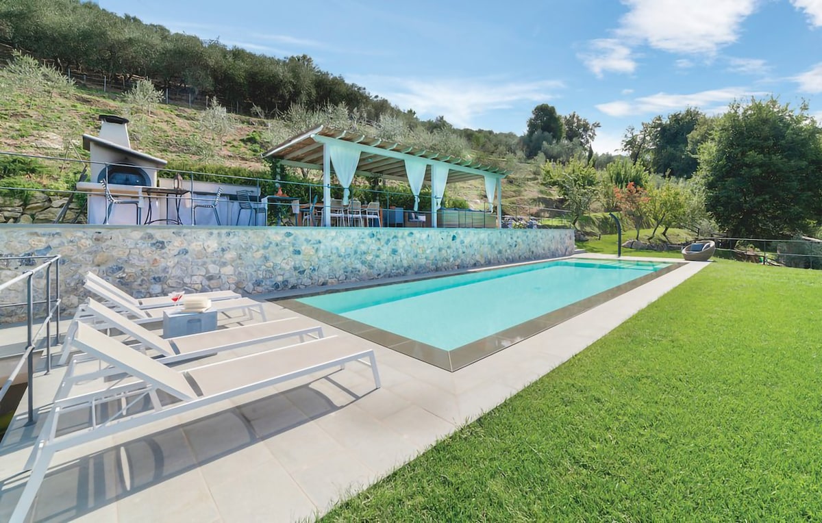 Rustic Villa Marignana with pool in Tuscany