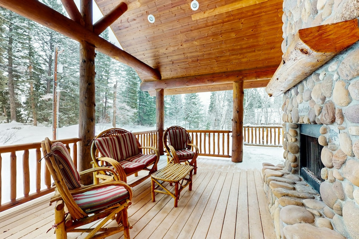 6BR alpine home with firepit & games - near skiing