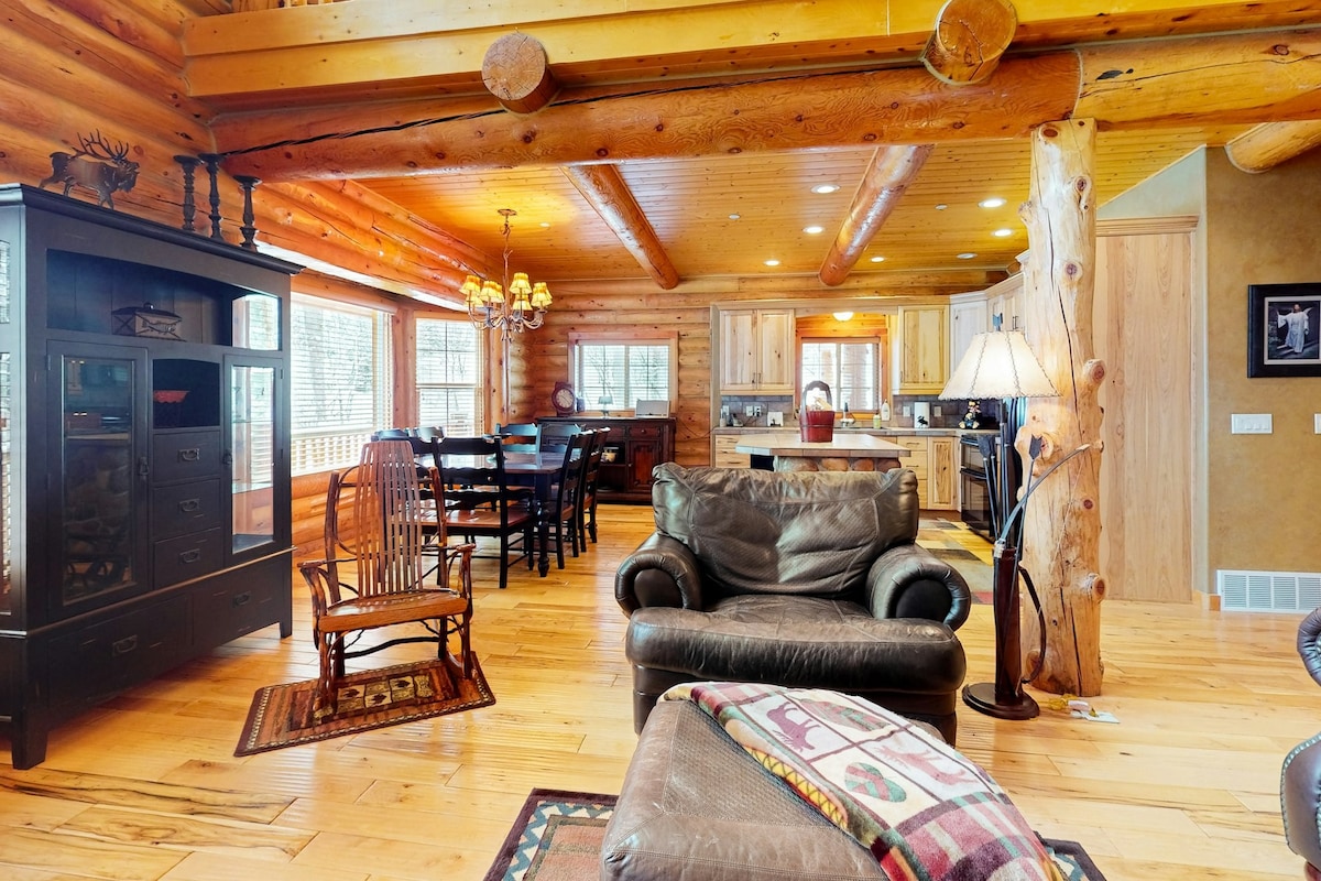 6BR alpine home with firepit & games - near skiing