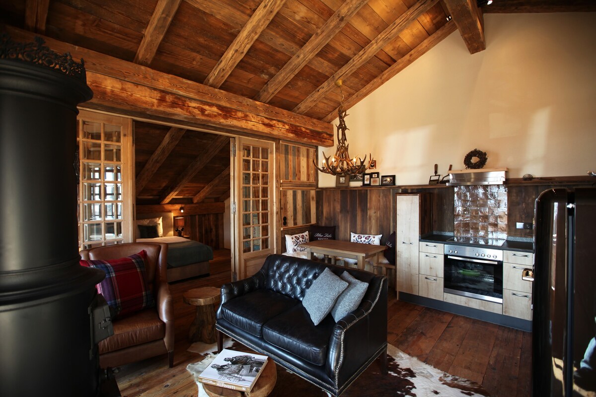 Romantic chalet 50sqm with balcony by the stream