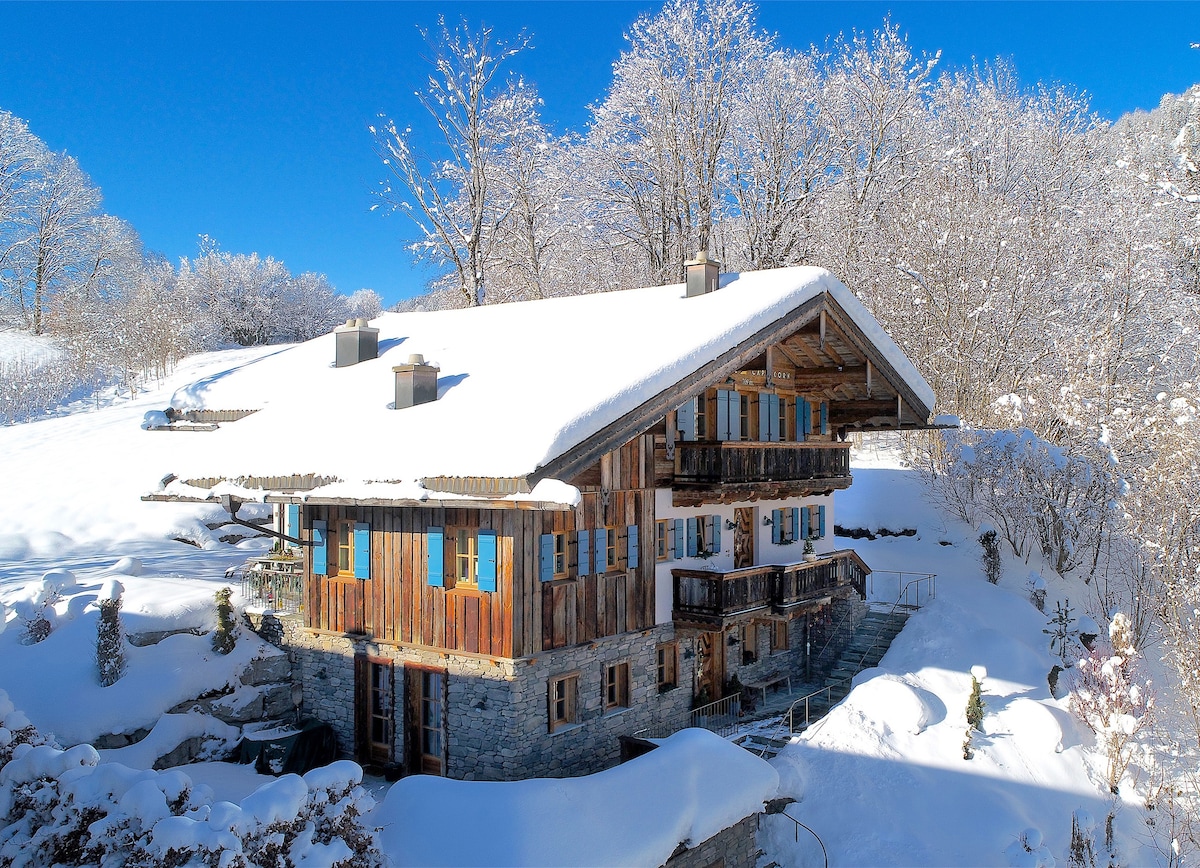 Romantic chalet 50sqm with balcony by the stream
