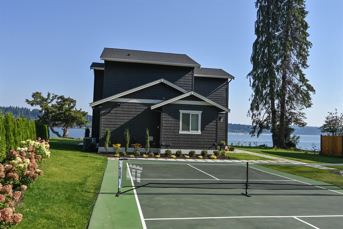 Rare 4-Bedroom Beach House w Pickleball