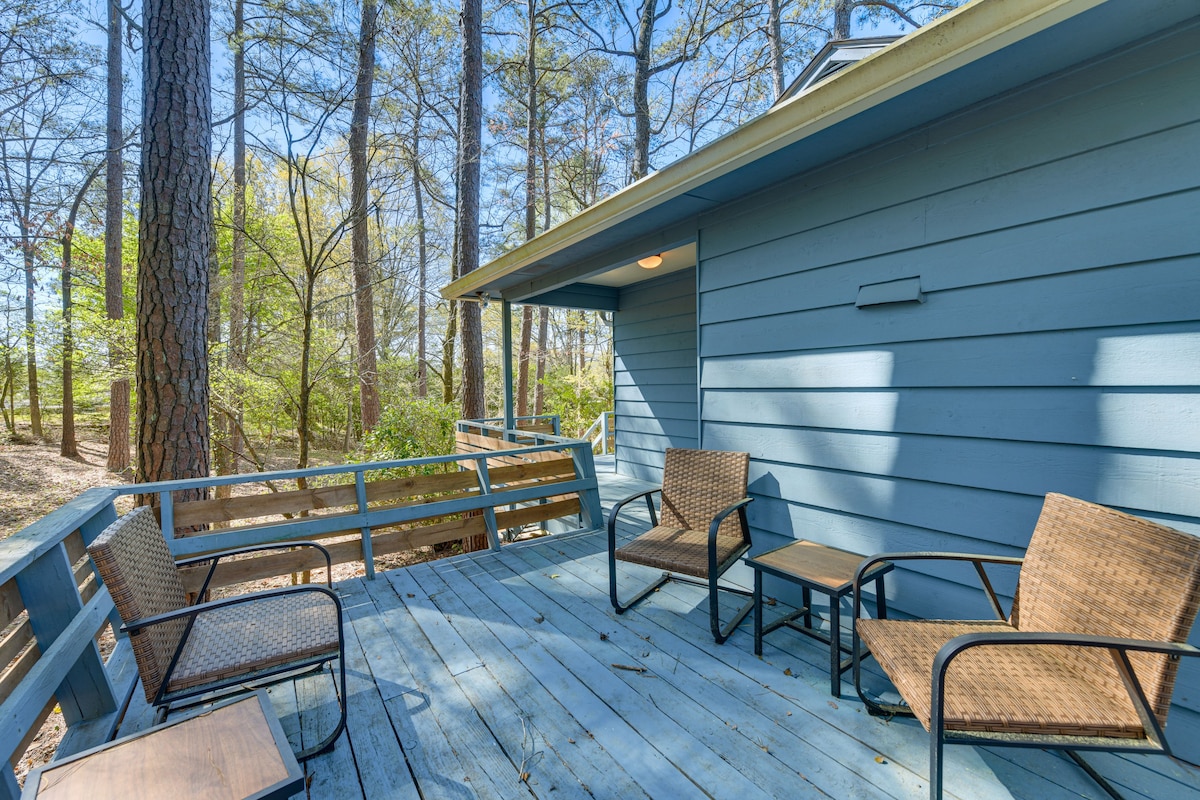 Inviting Columbus Home w/ Deck: 7 Mi to Downtown!