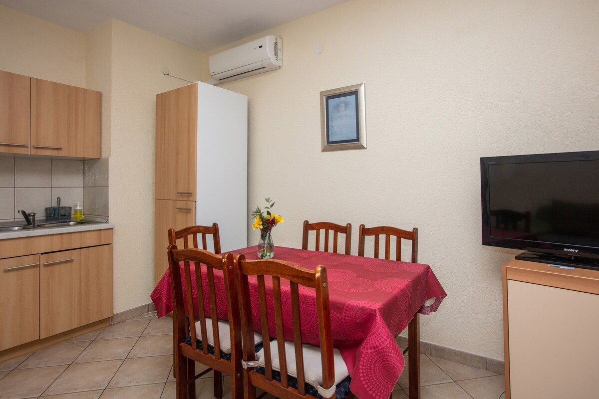 A-22567-b Two bedroom apartment with balcony and