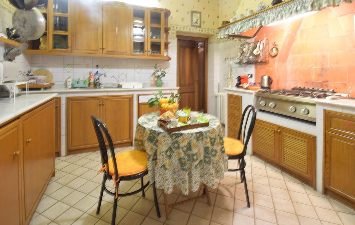 Cozy home in Roma with kitchen