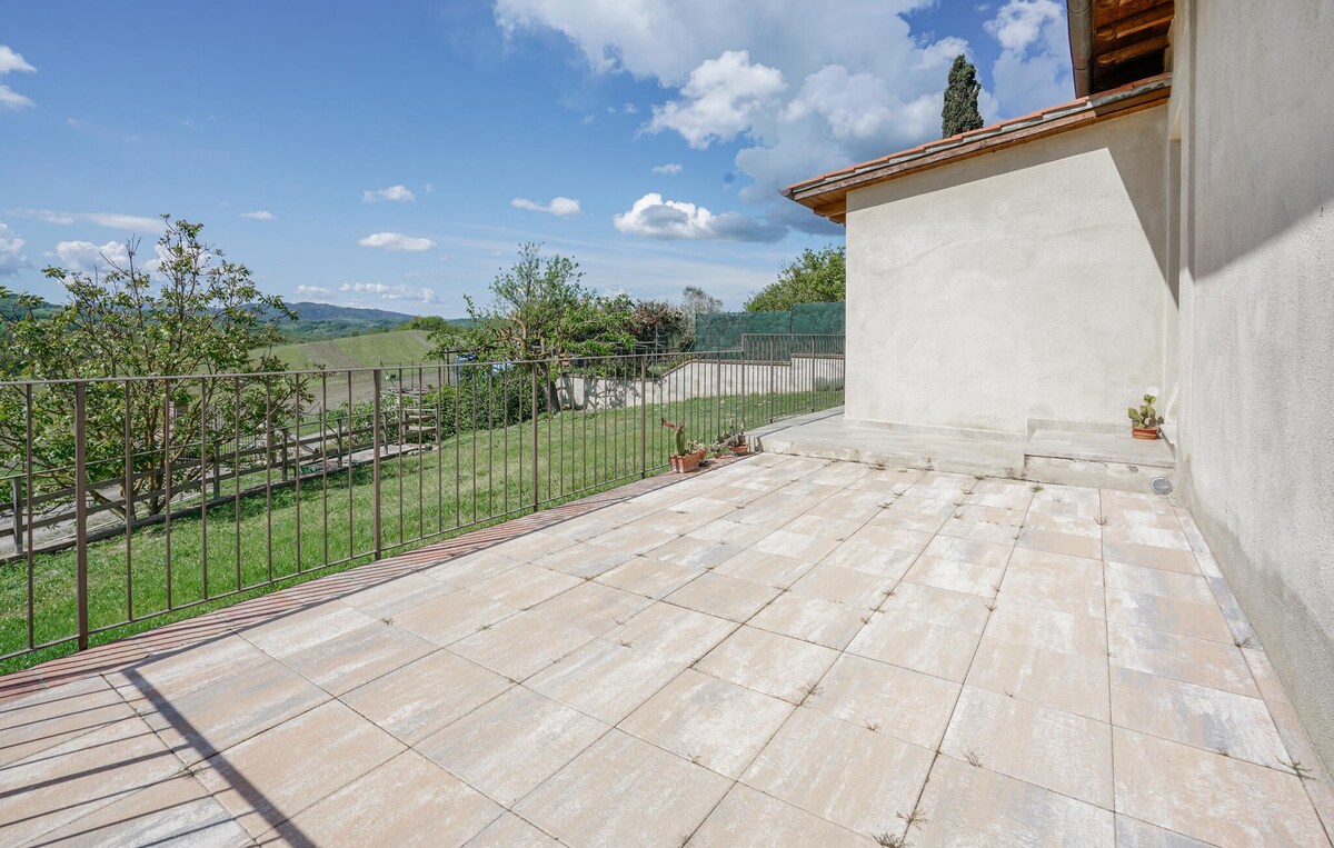 Lovely home in Casole d'Elsa with kitchen