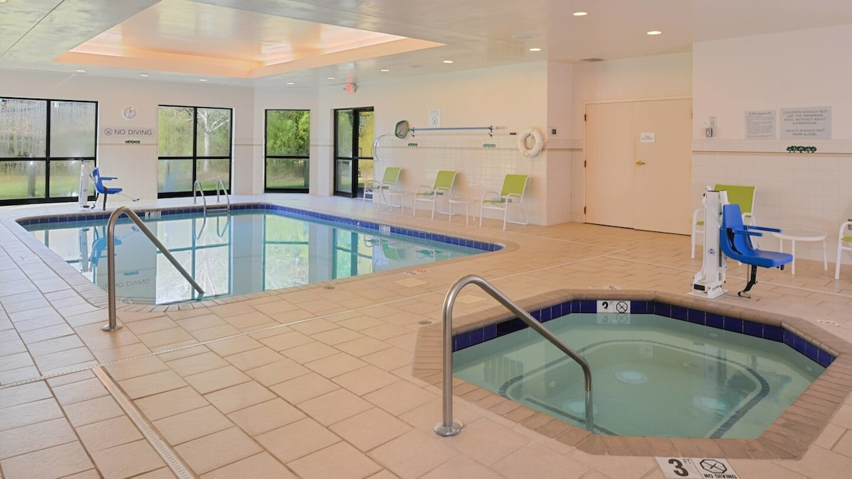 Best for Groups! 3 Family-friendly Units, Pool!