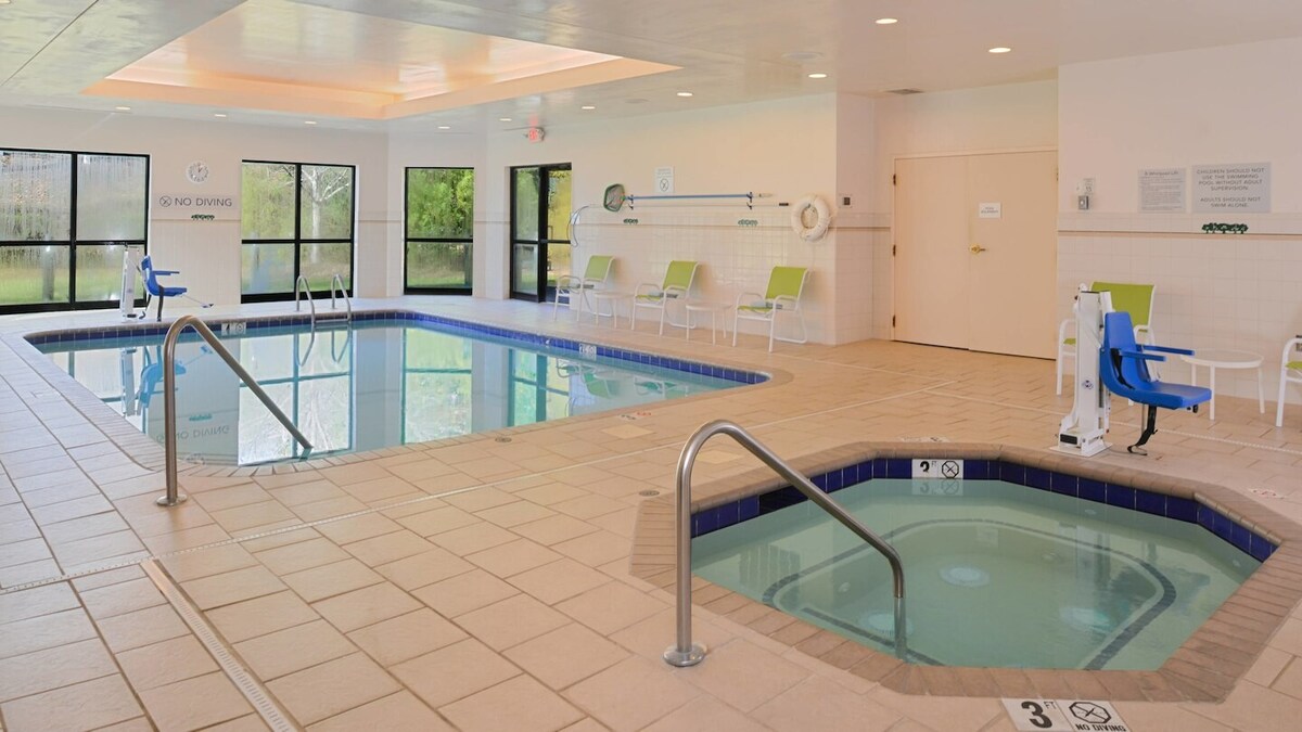 2 Pet-friendly Accommodations, Indoor Pool!