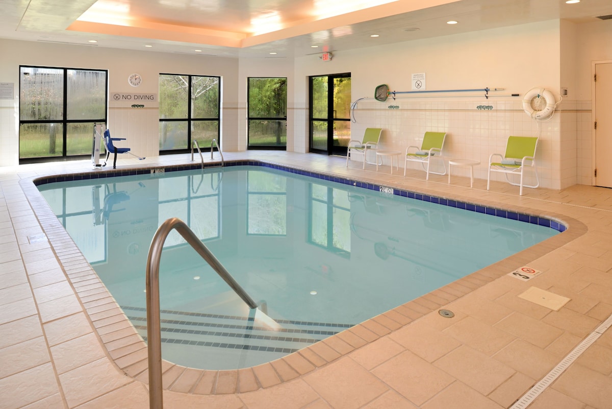 2 Pet-friendly Accommodations, Indoor Pool!