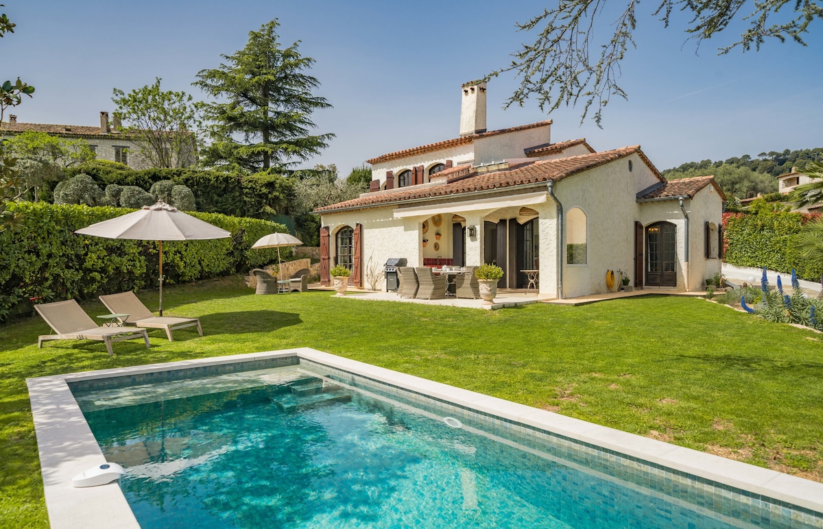 Authentic villa with swimming pool in La
