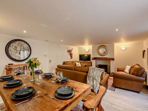 4 Bed in Alston (92351)