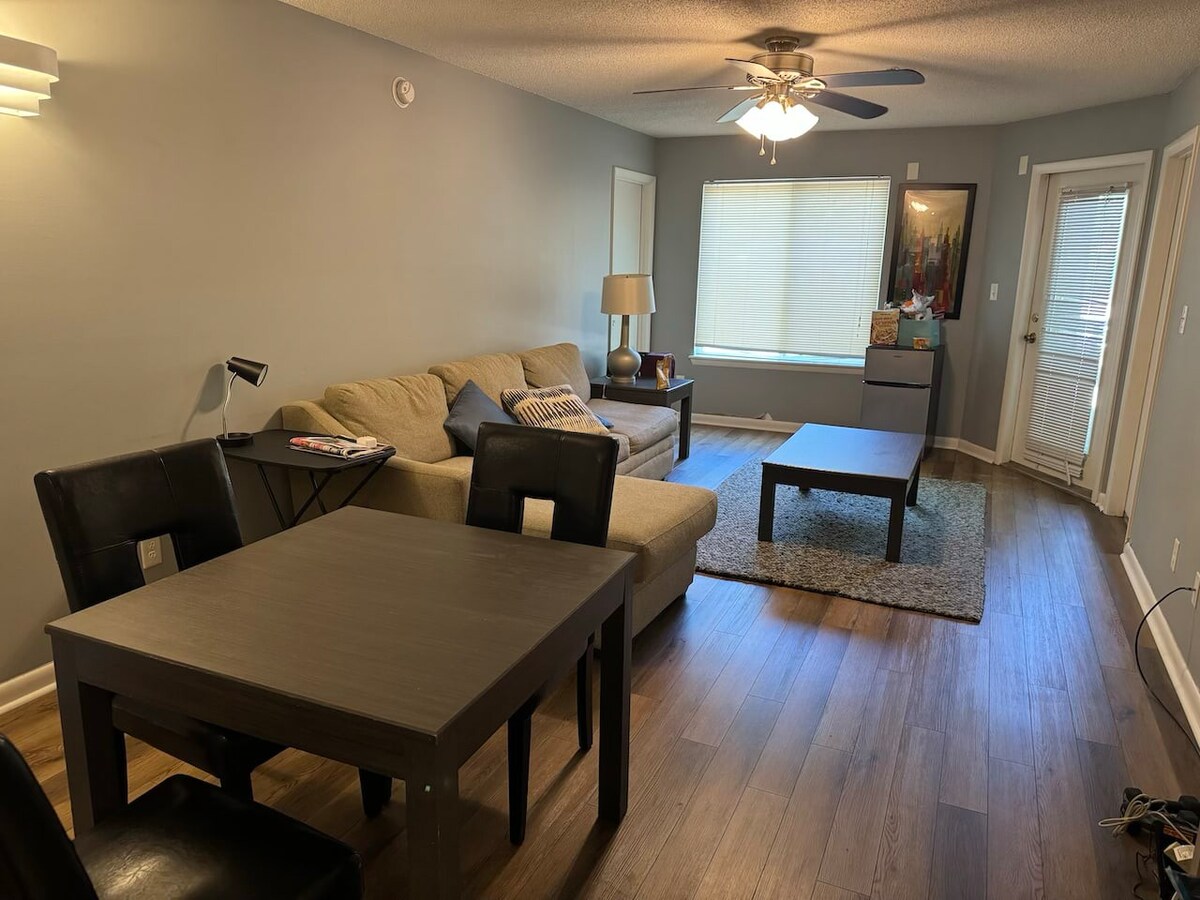NC State|Queen Bed|Full Bath|Room Rental|No Pets