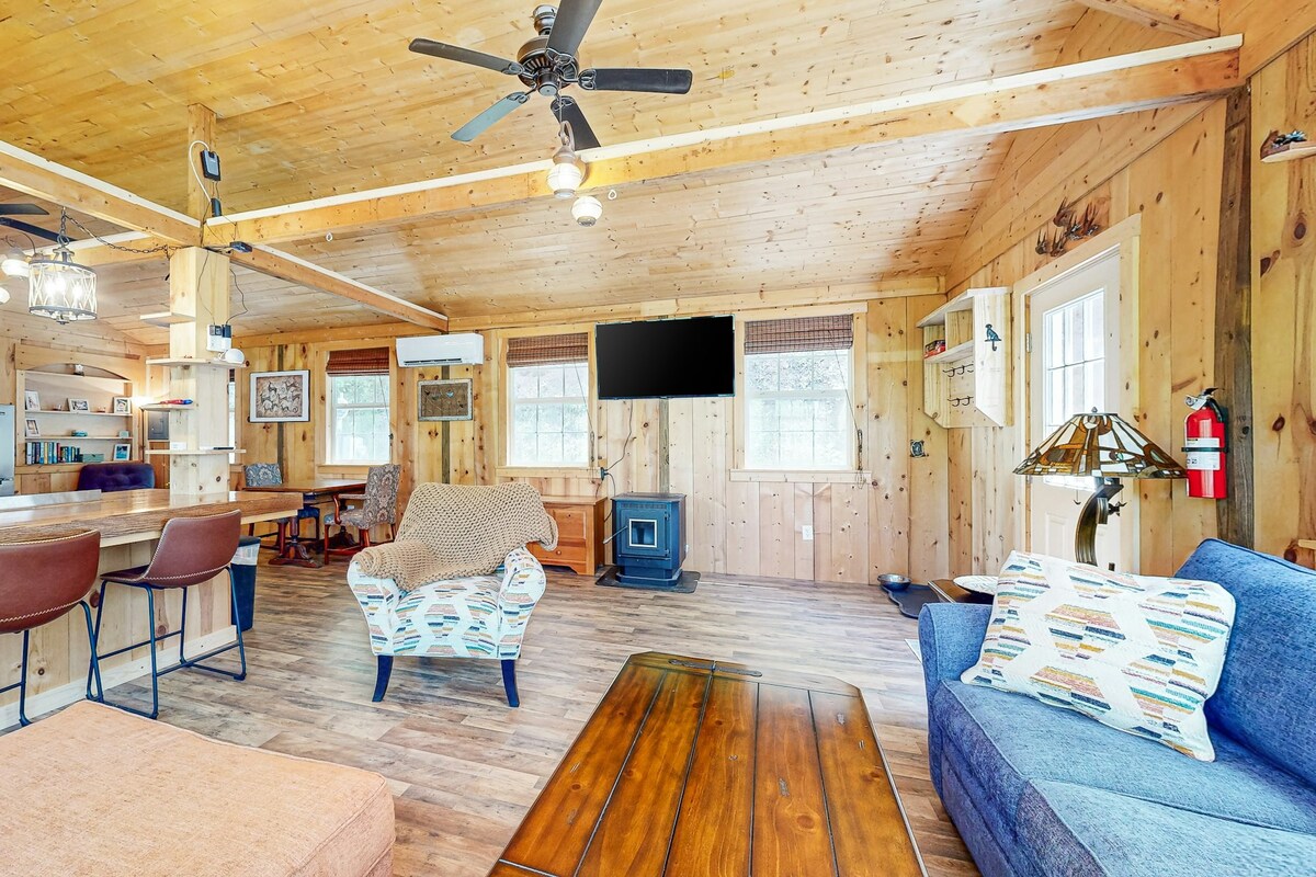 1BR secluded dog friendly cabin