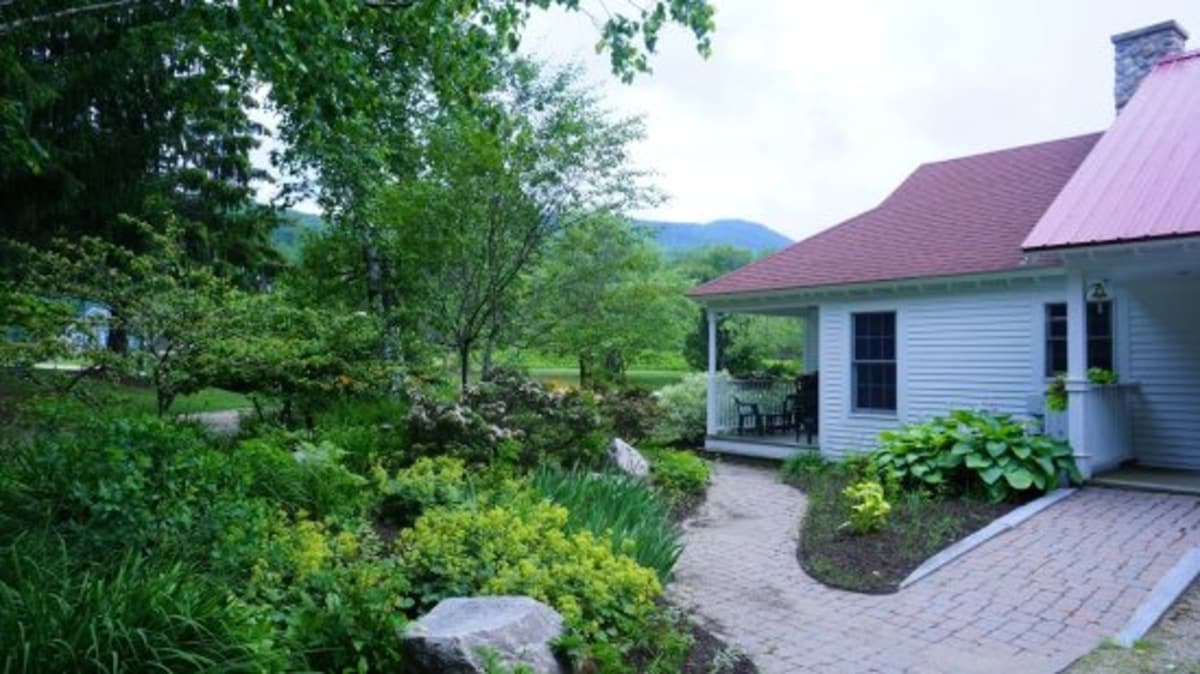 Private Vacation Home next to the Golf Course, WV