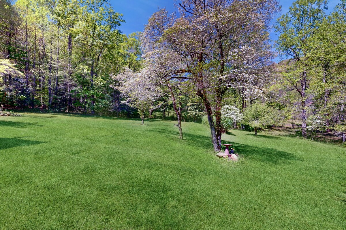 2BR w/ screened porch on secluded 13-acre property