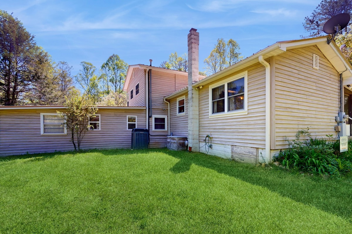 2BR w/ screened porch on secluded 13-acre property