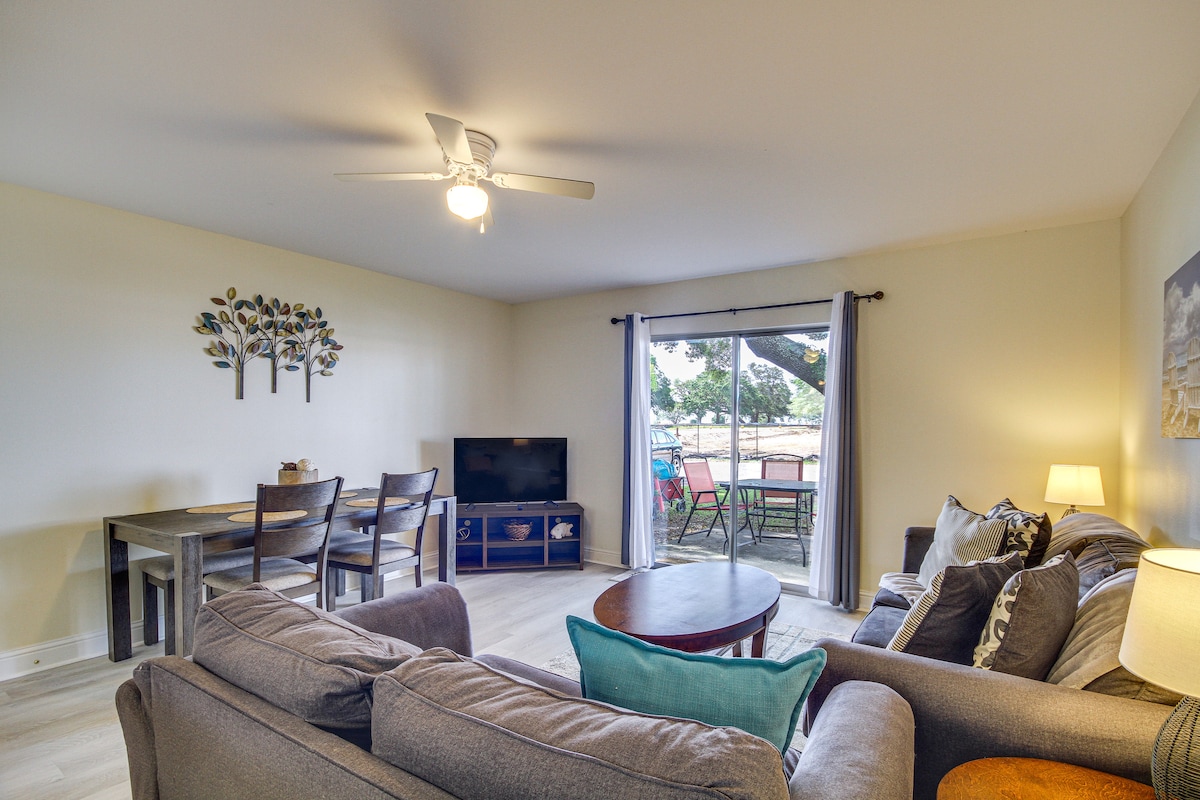 Airy Biloxi Condo w/ Patio: Walk to Beach!