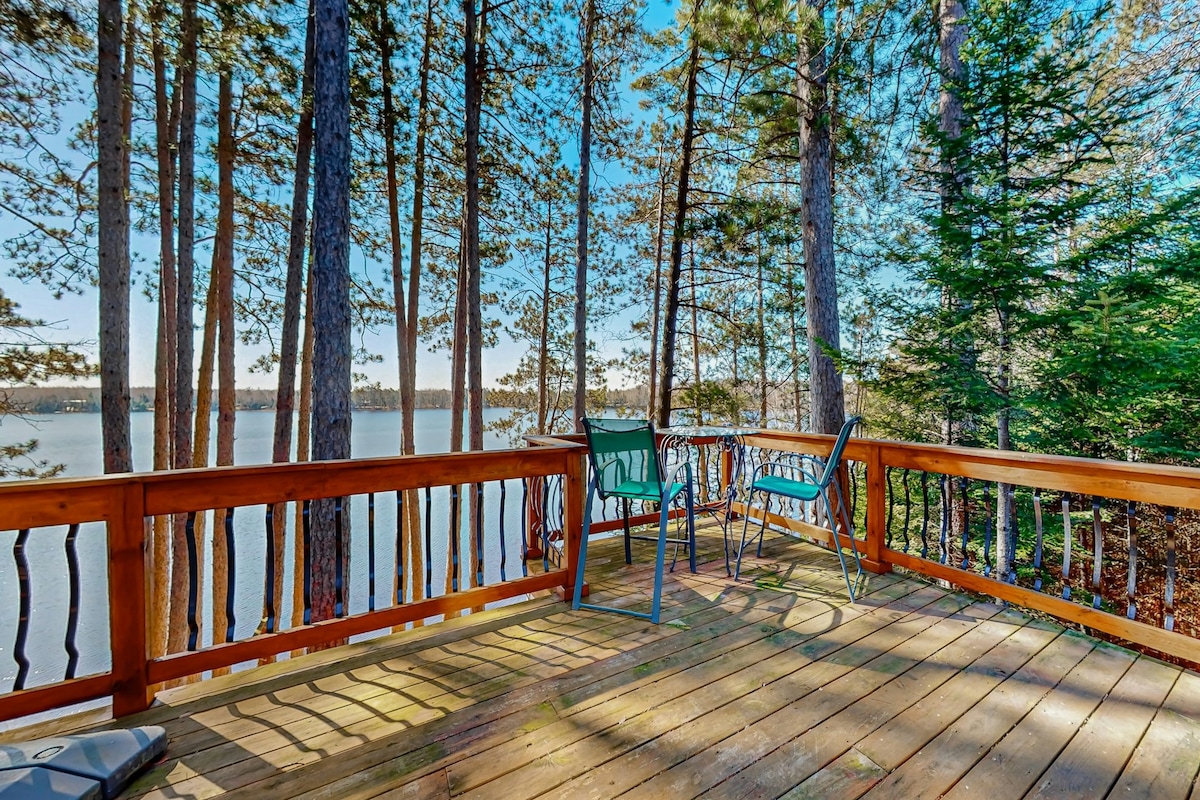 Lakefront 3BR with hot tub, theater room, views