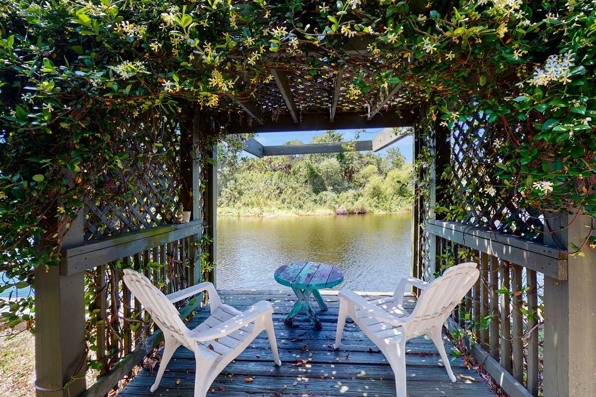 Waterfront studio on the Braden River with views