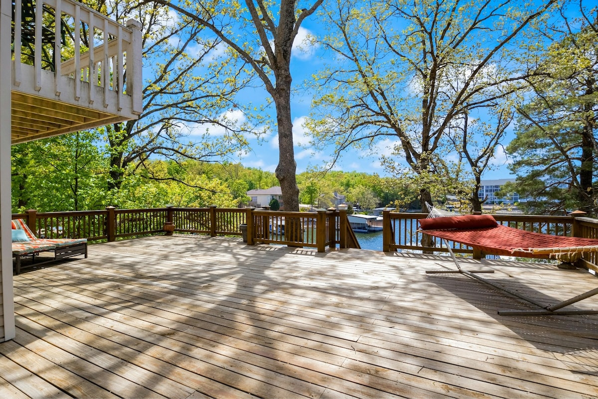 Dog-friendly 3BR house with dock & AC