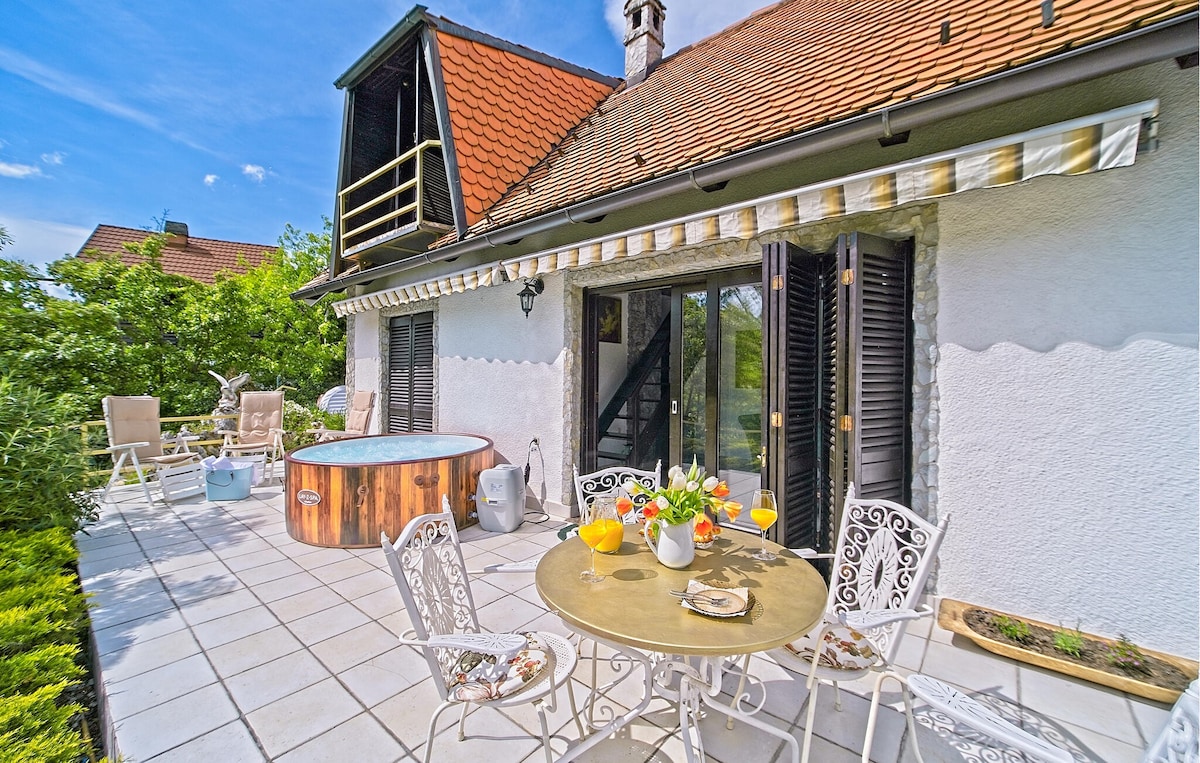 Cozy home in Donji Zvecaj with kitchen