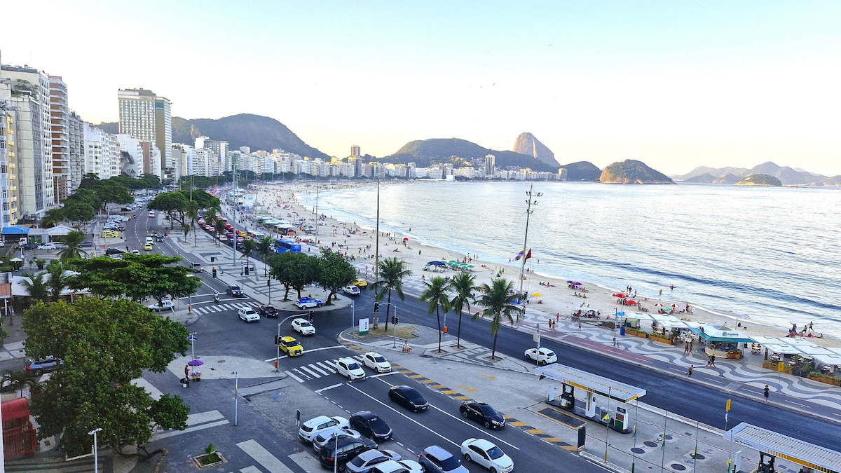 C113c Copacabana beach front
